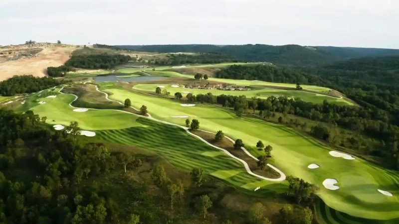 image-kham-pha-san-golf-18-lo-dang-cap-vinhomes-can-gio-trai-nghiem-golf-tuyet-voi-10